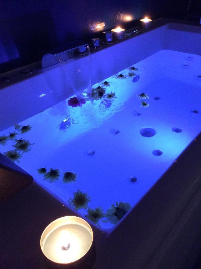 Me And Mrs Jones Suite Jacuzzi Hypercentre Montpellier Exterior foto